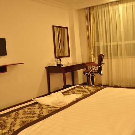 Grand Clarks Inn Badami Exteriér fotografie