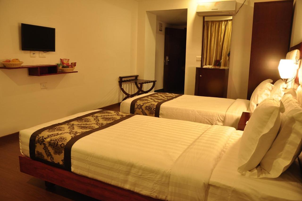 Grand Clarks Inn Badami Exteriér fotografie
