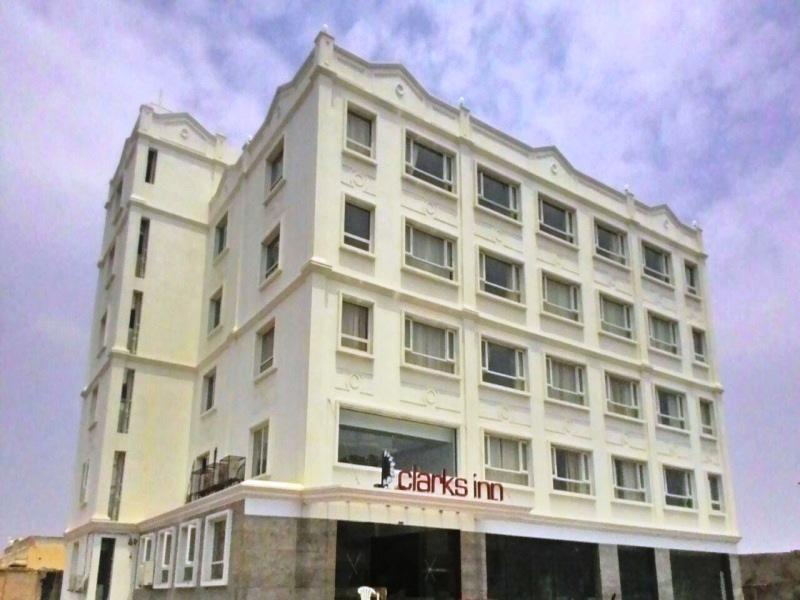 Grand Clarks Inn Badami Exteriér fotografie