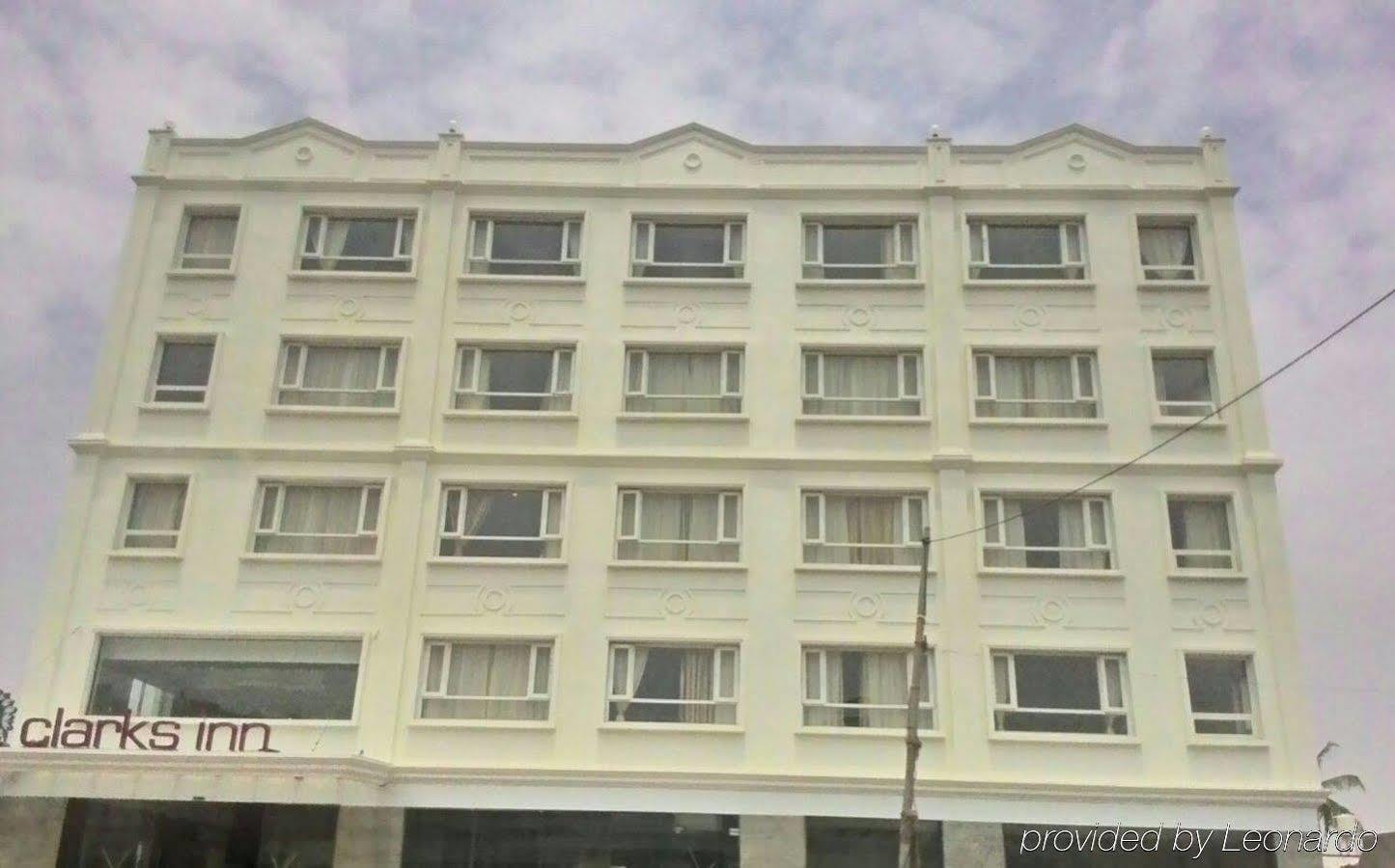 Grand Clarks Inn Badami Exteriér fotografie