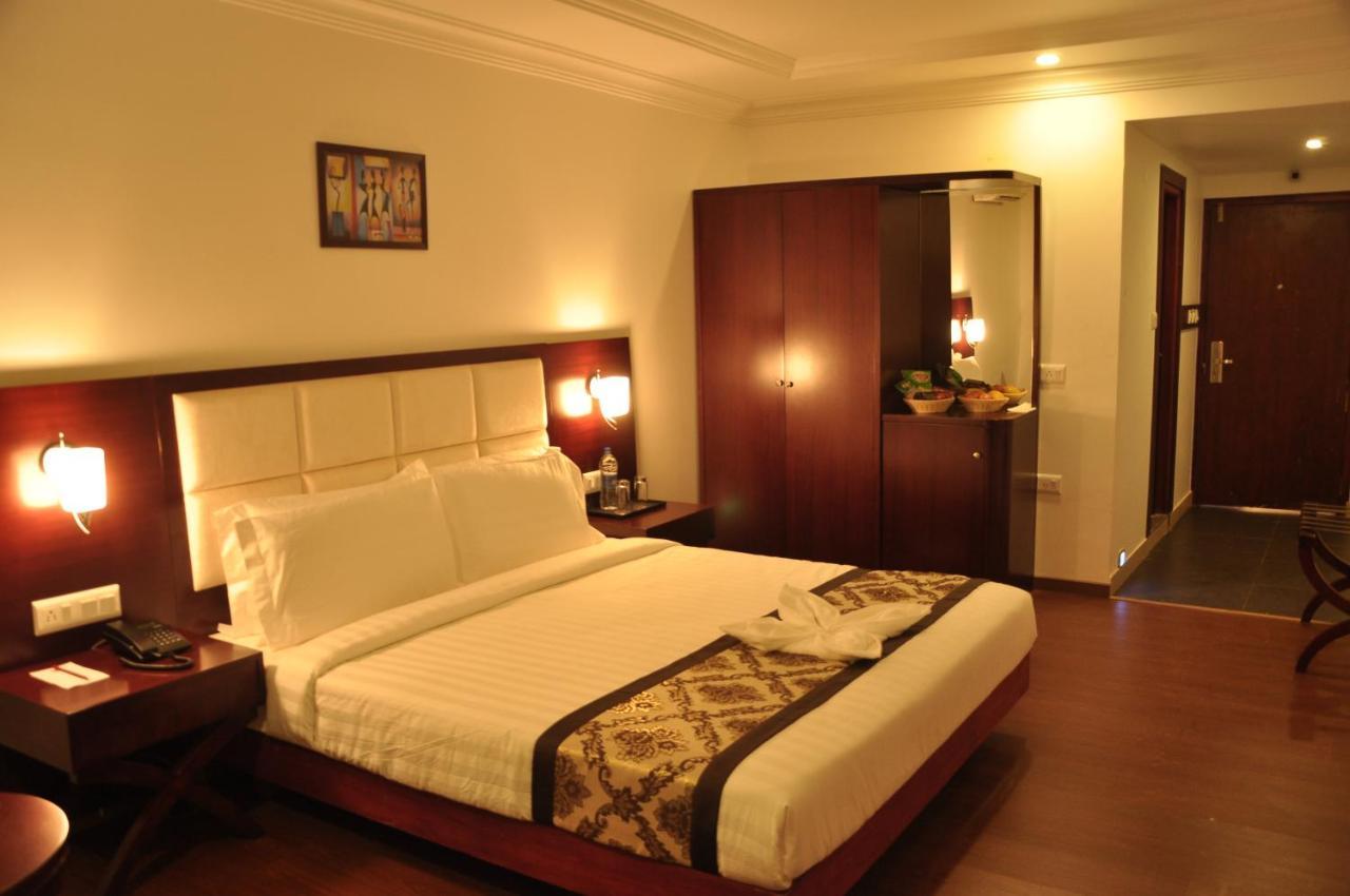 Grand Clarks Inn Badami Exteriér fotografie