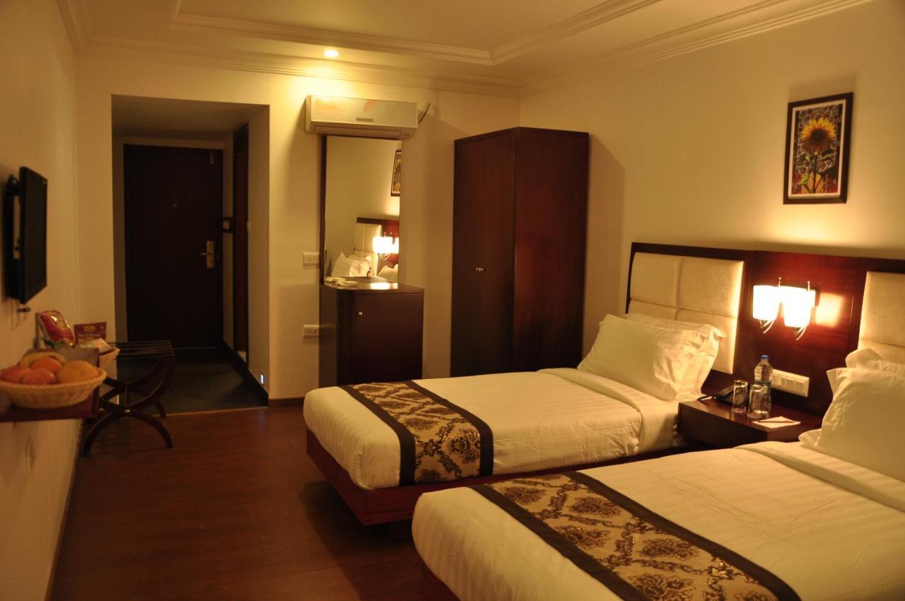Grand Clarks Inn Badami Exteriér fotografie