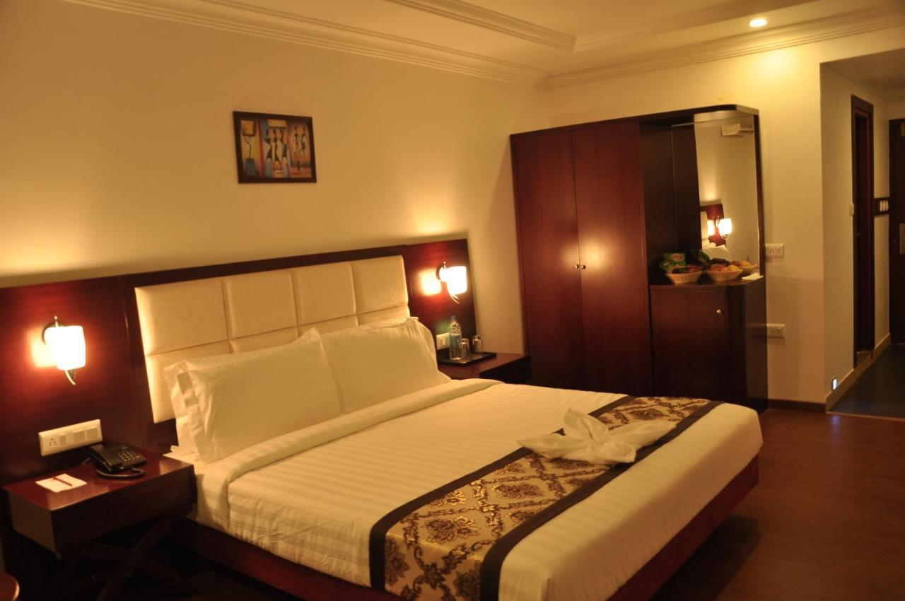 Grand Clarks Inn Badami Exteriér fotografie