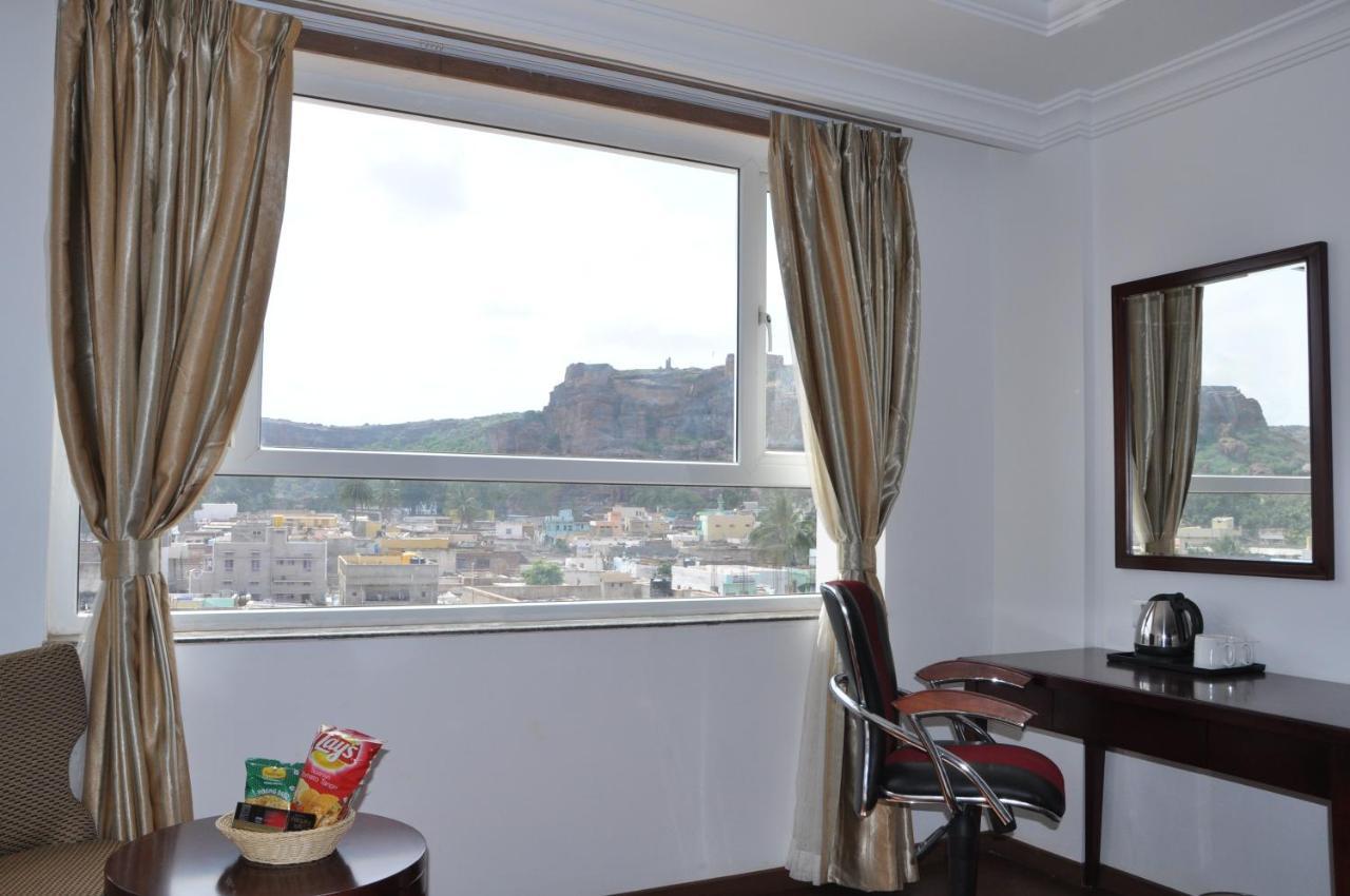 Grand Clarks Inn Badami Exteriér fotografie